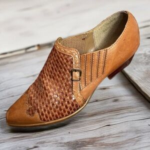 Vintage Brown leather weave booties piña colada brand